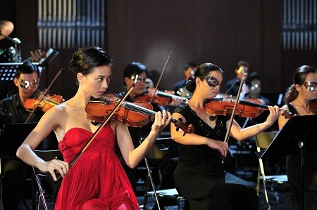 Ngô Thanh Vân "kéo đàn" trong dàn nhạc giao hưởng